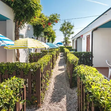Villaggio Turistico Le Mimose Szálloda 4*