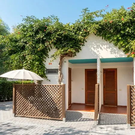 Villaggio Turistico Le Mimose Aparthotel 4*