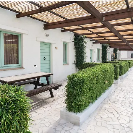 Villaggio Turistico Le Mimose Aparthotel 4*