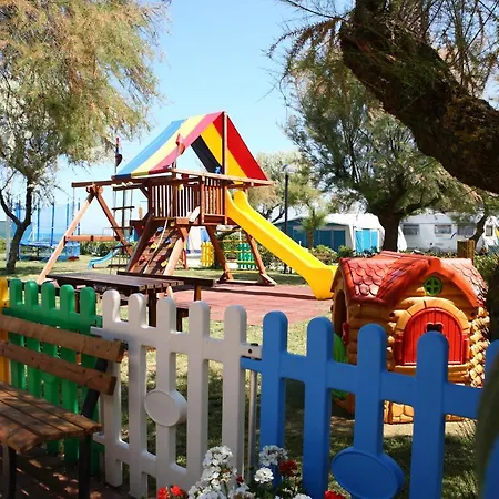 Szálloda Villaggio Turistico Le Mimose Porto SantʼElpidio