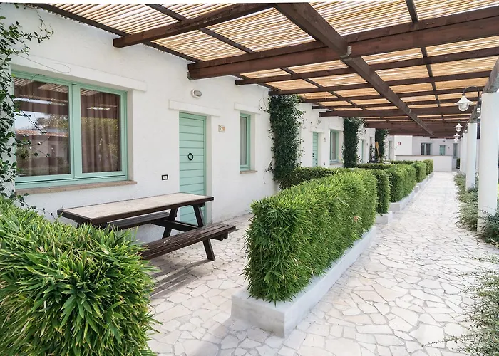 Villaggio Turistico Le Mimose Hotel 4*