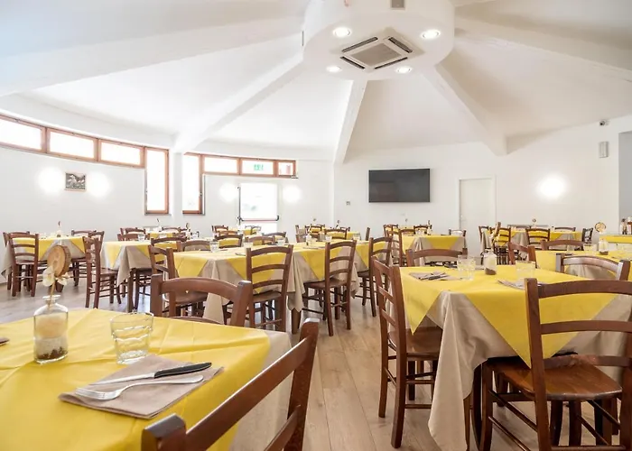 Villaggio Turistico Le Mimose Hotel 4*