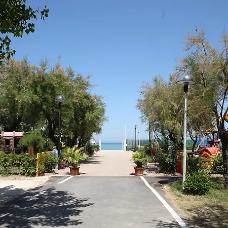 Szálloda Villaggio Turistico Le Mimose Porto SantʼElpidio