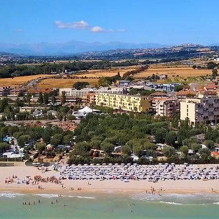 Villaggio Turistico Le Mimose 4*