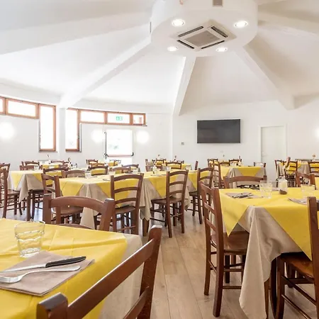 Villaggio Turistico Le Mimose 호텔 4*