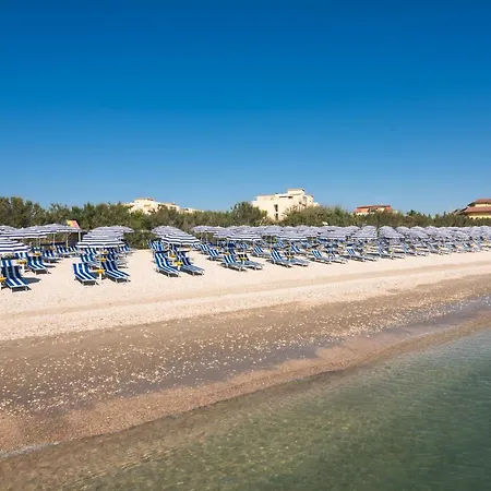 Villaggio Turistico Le Mimose 4*