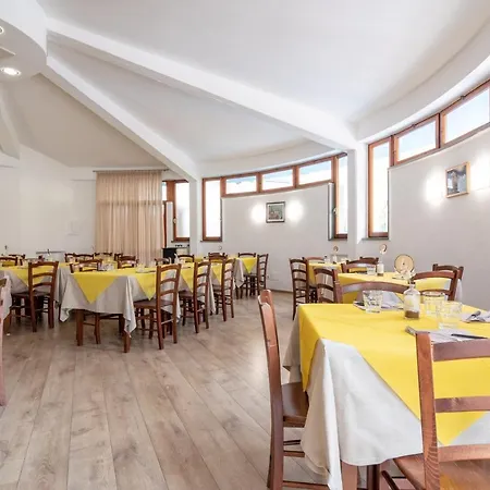 Villaggio Turistico Le Mimose Hotel 4*